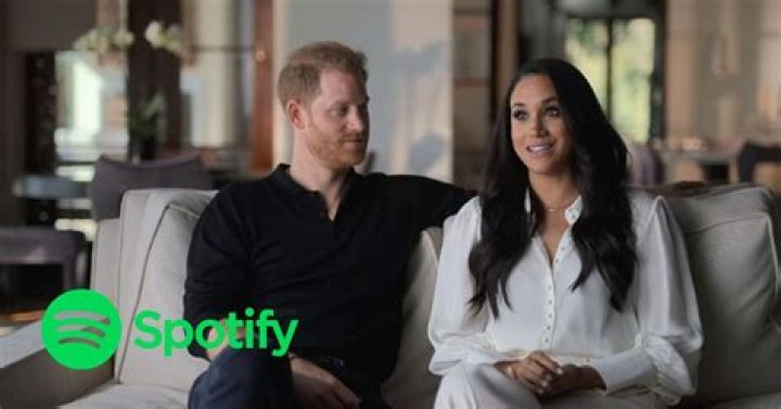 Meghan Markle Hides Baby Bump In 1st Appearance With Prince Harry Since Announcing Baby #2