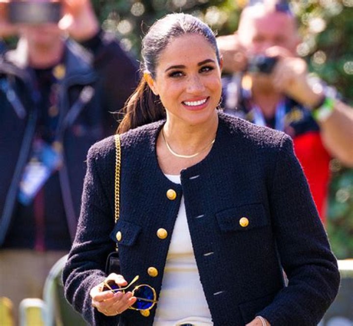 Meghan Markle Keeps A Low-Profile While Preparing Thanksgiving Meals For The Homeless: Photo