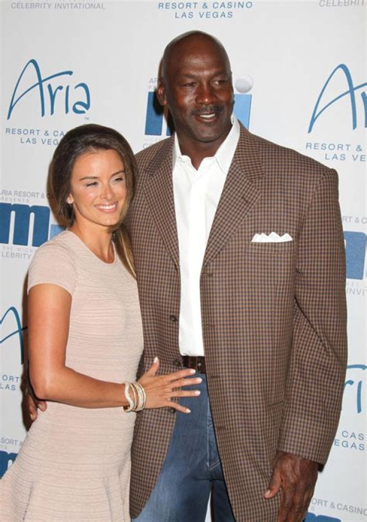 Michael Jordan’s Expecting Twins — Wife Yvette Prieto Pregnant With Twin Girls – Hollywood Life