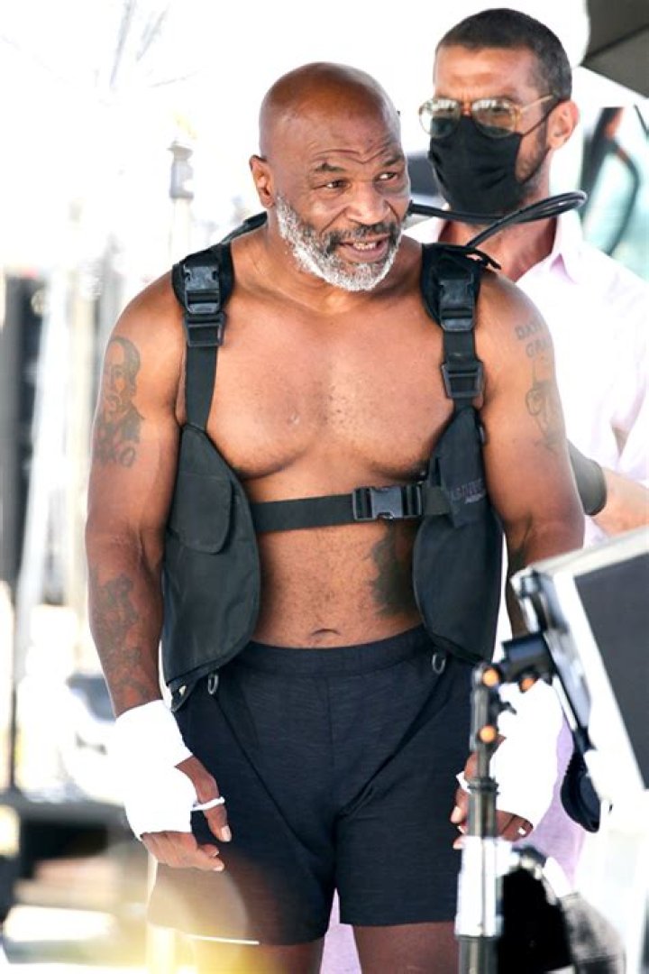 Photo From Beach Sweat Session In LA – Hollywood Life