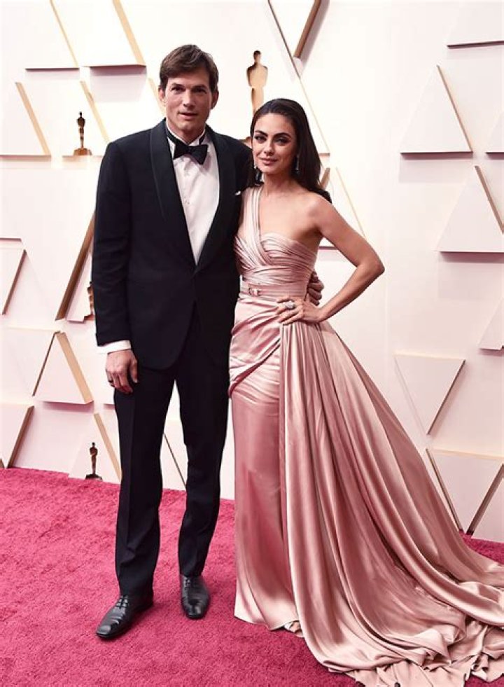 Mila Kunis Stuns In Rose Gown Alongside Ashton Kutcher On Oscars Red Carpet