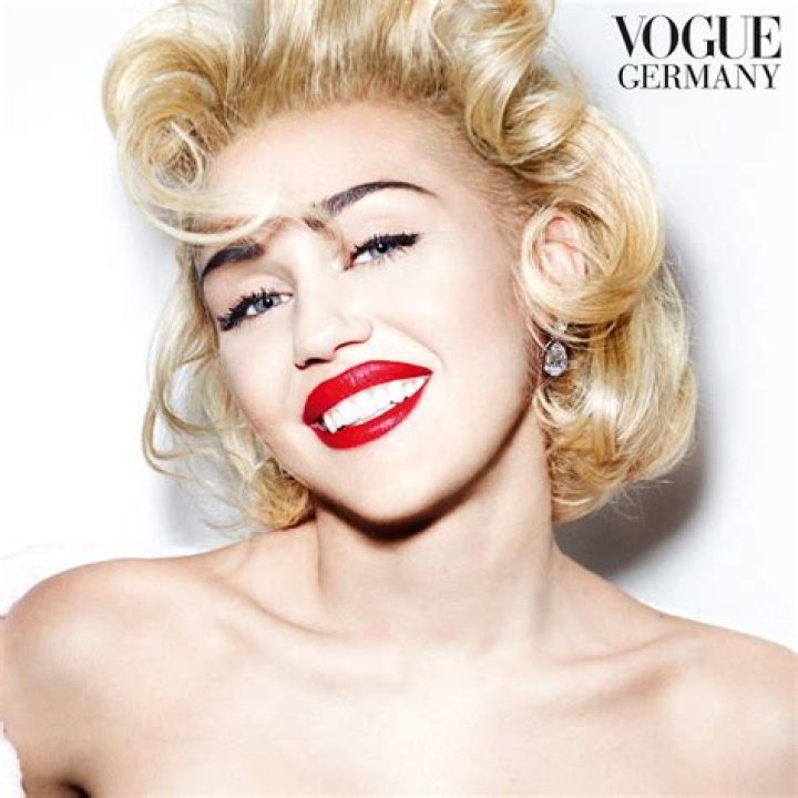 Miley Cyrus Rocks Marilyn Monroe Blonde Hair & Fishnet Stockings: Pics – Hollywood Life
