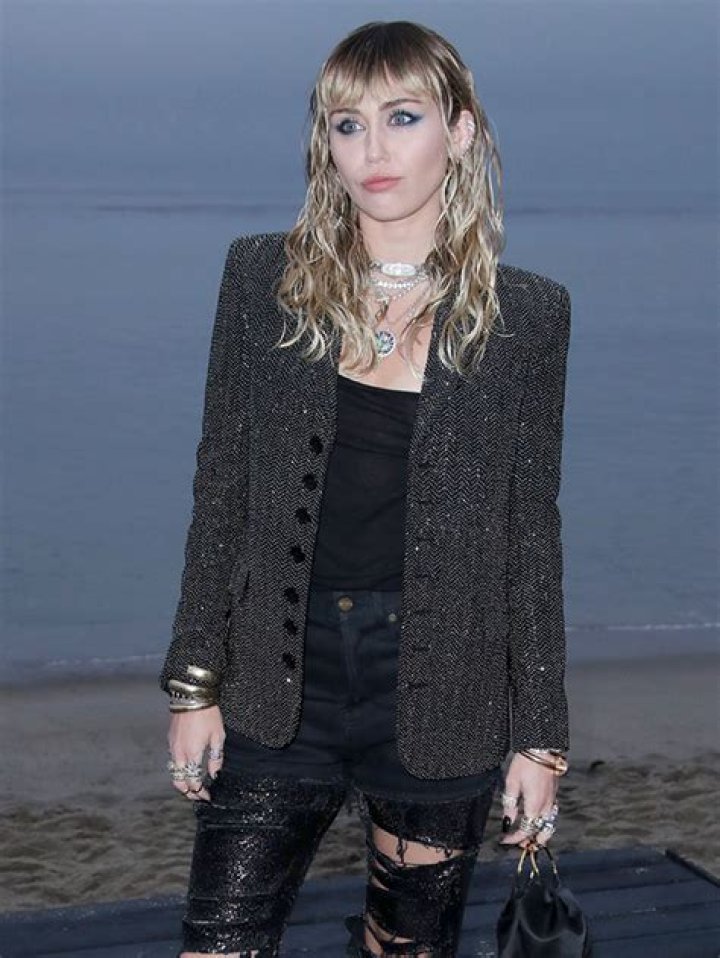 Miley Cyrus’ Plane Is Struck By Lightning & Makes Emergency Landing: I’m ‘Safe’