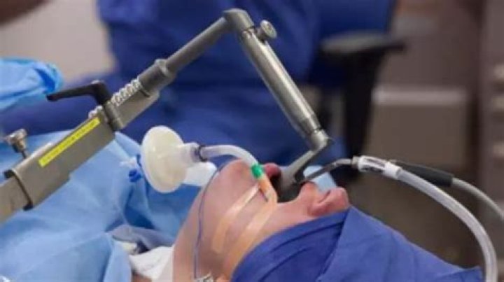 Miley Cyrus Should Stay Silent While Recovering From Vocal Surgery – Hollywood Life