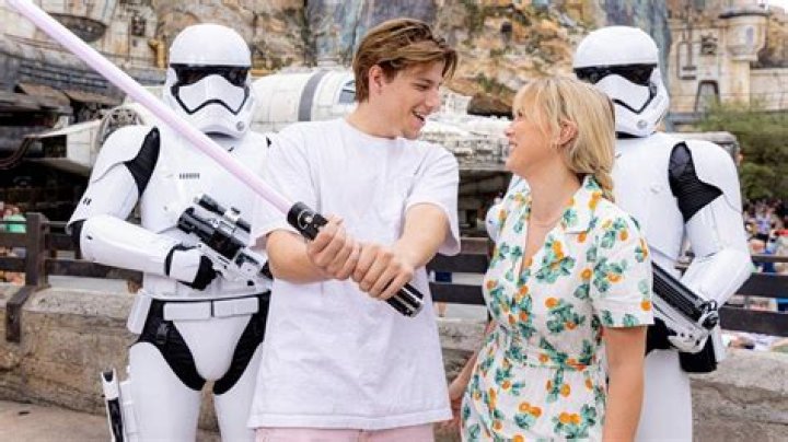 Millie Bobby Brown & Jake Bongiovi Pose With Stormtroopers At Disney – Hollywood Life