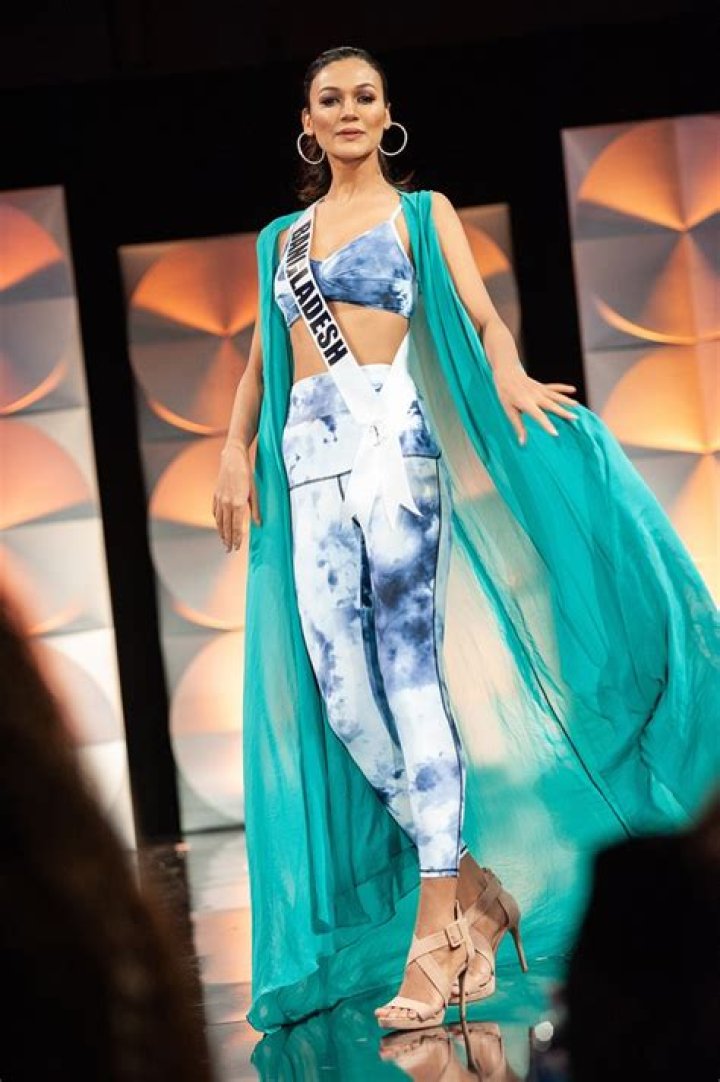 Pics Of Contestants In Bikinis – Hollywood Life