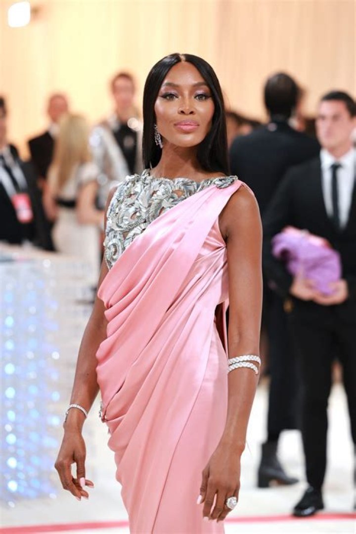 Naomi Campbell’s Met Gala 2023 Dress: Photos – Hollywood Life