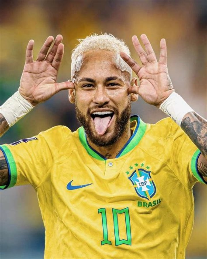 Neymar — See Pics Of The Brazilian Soccer Player – Hollywood Life
