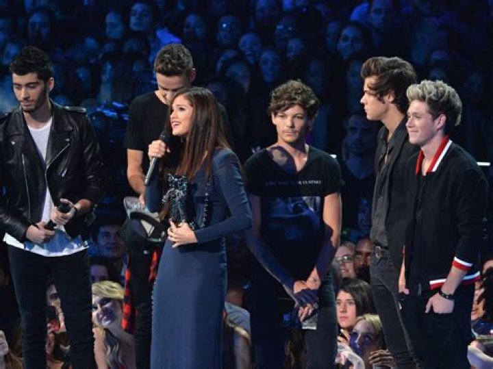 Niall Horan Gushes Over Selena Gomez’s New Album ‘Rare’ & Fans Beg Them To ‘Get Married’