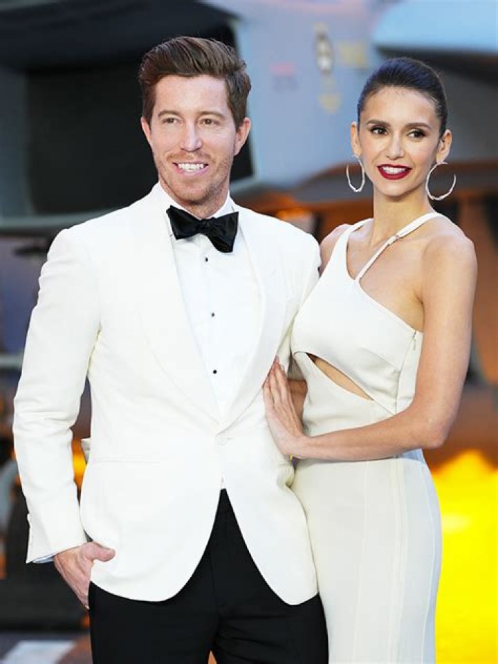 Nina Dobrev & Shaun White’s ‘Stranger Things’ Halloween Costumes 2022 – Hollywood Life