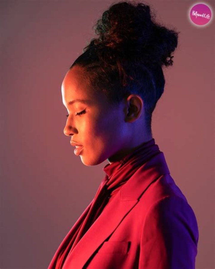 NYCC 2018 Portrait Studio — Exclusive Photos Of ‘Siren’ Cast & More – Hollywood Life