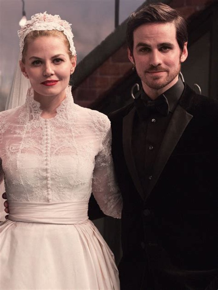 ‘Once Upon A Time’ Hook & Emma — Photos