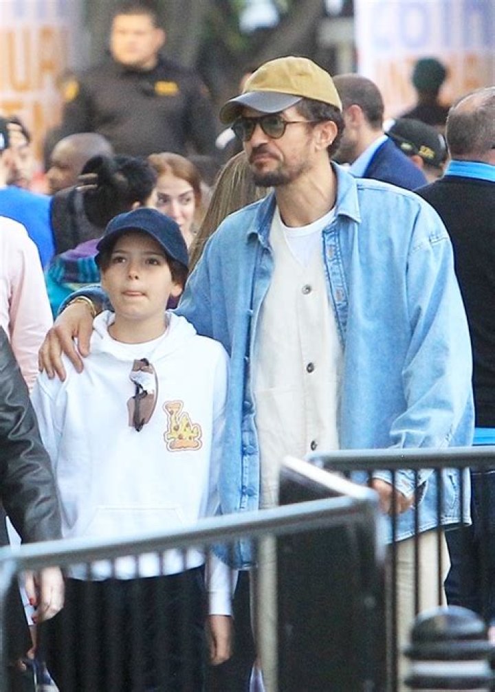 Orlando Bloom & Miranda Kerr’s Son Flynn At Lakers Game: Photos – Hollywood Life