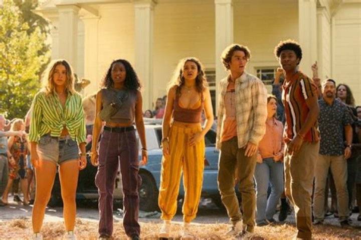 ‘Outer Banks’ Star On Cleo & Pope’s Big Moment & Season 4 (Exclusive) – Hollywood Life