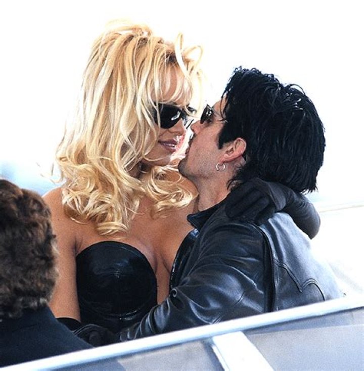 Her True Feelings About Her Ex  – Hollywood Life