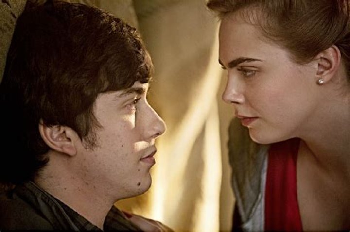 ‘Paper Towns’: Cara Delevingne Kisses Nat Wolff In New Trailer — Watch