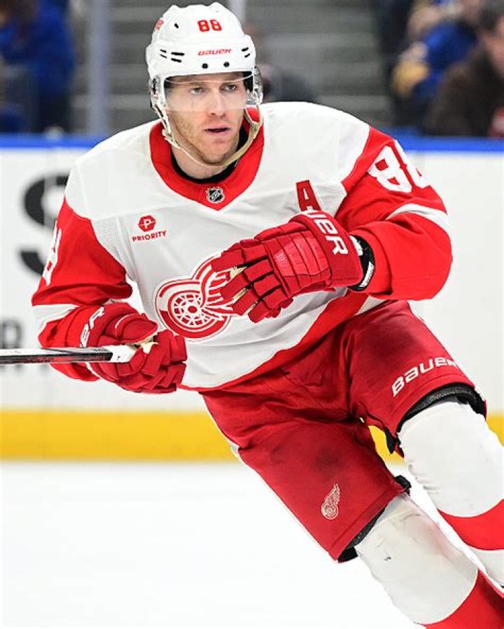 Patrick Kane – Hollywood Life