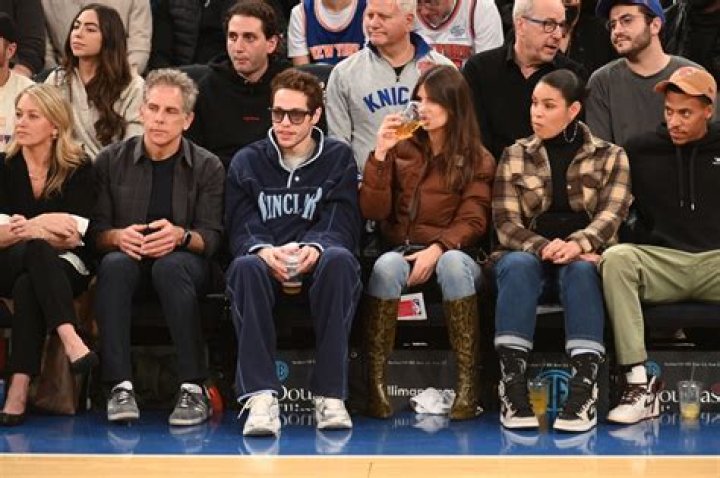 Emily Ratajkowski & Pete Davidson Attend Knicks Game Together – Hollywood Life