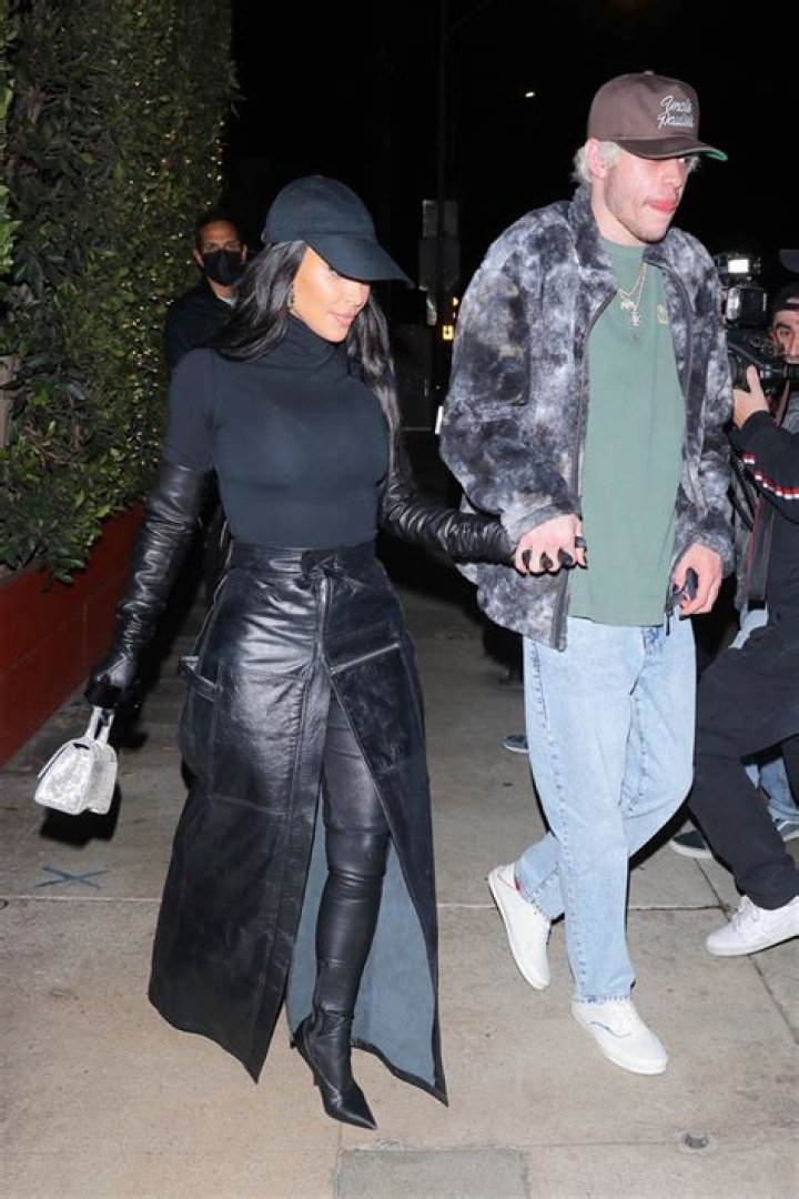 Pete Davidson & Kim Kardashian Laugh During Date Night In New Pics – Hollywood Life