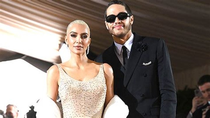 Pete Davidson Kisses Kim Kardashian During Beach Vacation: Photos – Hollywood Life