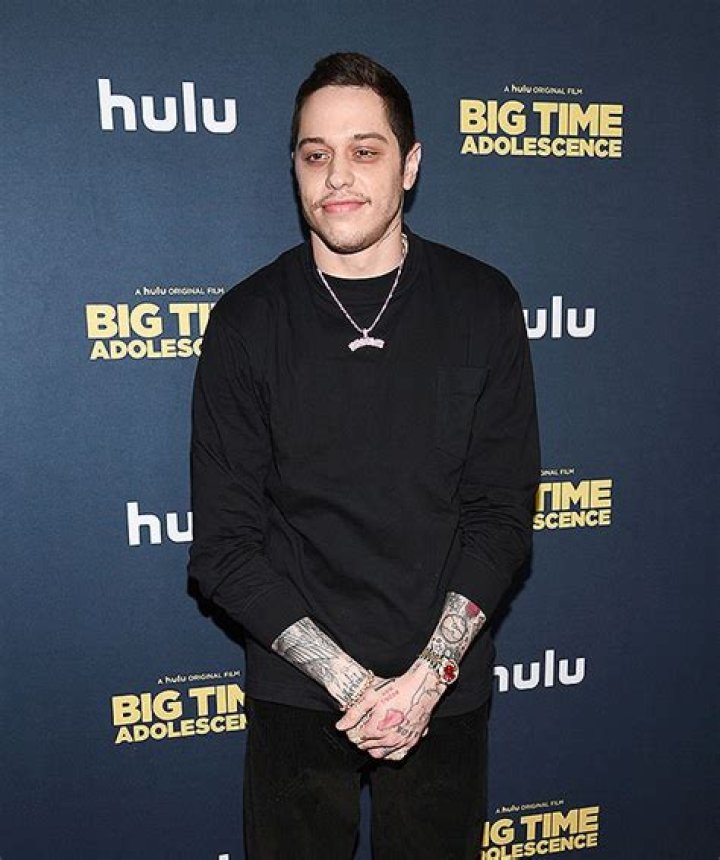 Pete Davidson & Olivia O’Brien Broke Up Over Text, She Claims – Hollywood Life