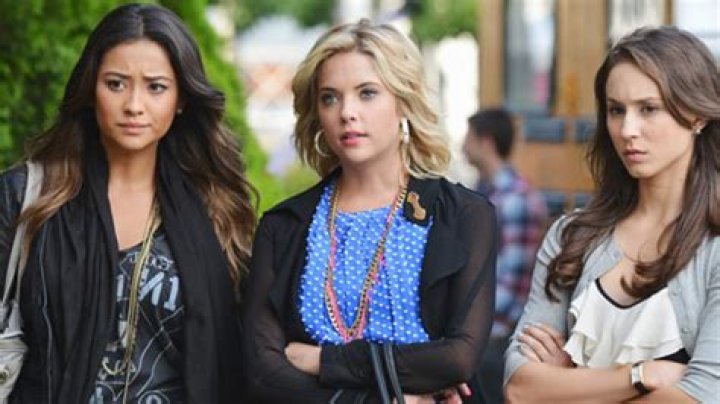 Mona & Jason Together? — Season 3 Episode 14 – Hollywood Life