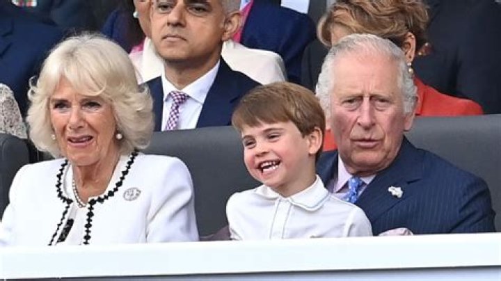 Prince Charles & Prince Louis Enjoy Jubilee Pageant: Photos – Hollywood Life