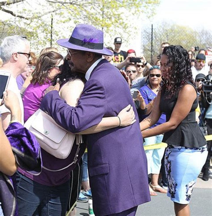 See Photos From The Late Singer’s Tribute – Hollywood Life