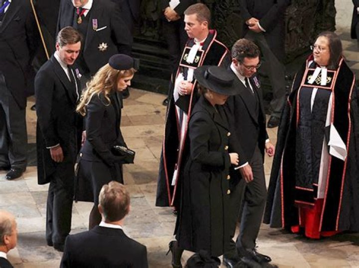 Princess Beatrice & Edoardo Mapelli Mozzi Bid Farewell To Queen Elizabeth II At Her Funeral