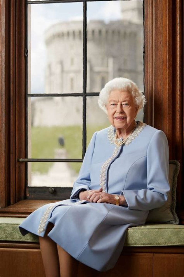 Queen Elizabeth II, 96, Looks Gorgeous In Official Platinum Jubilee Portrait At Windsor Castle