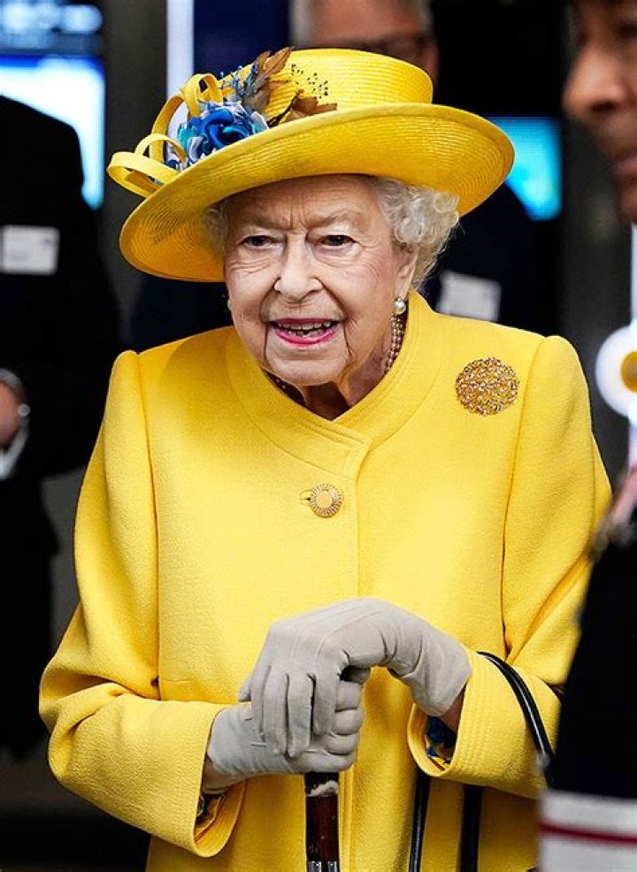 Queen Elizabeth Pays Tribute To Father King George In Portrait Released Ahead Of Funeral