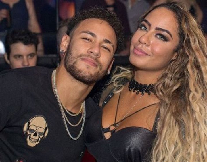 Rafaella Beckran & Gabriel Barbosa Dating? Neymar’s Sister Kisses His Teammate – Hollywood Life