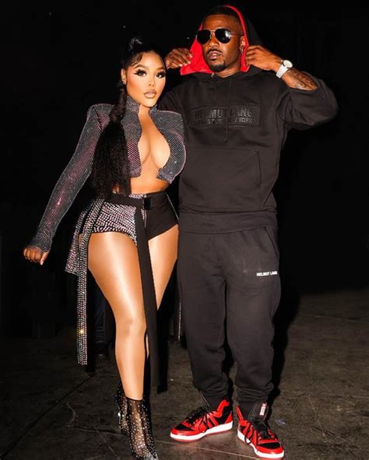 See Photos Of The R&B Singer Here – Hollywood Life