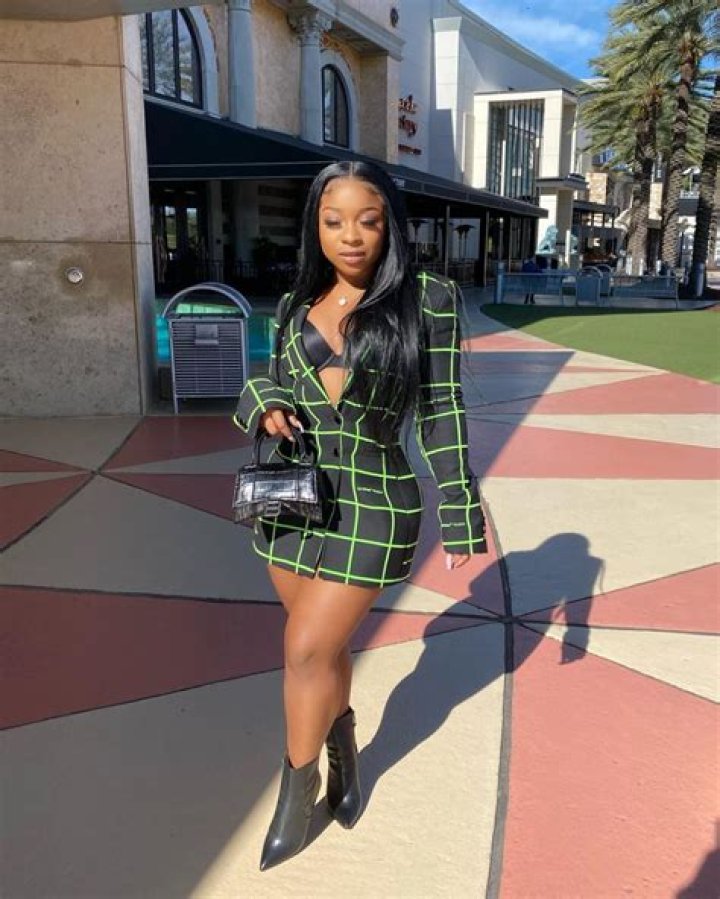 Reginae Carter Slays In Plaid Short Shorts & Matching Blazer While Dancing Along To Her New Song — Watch