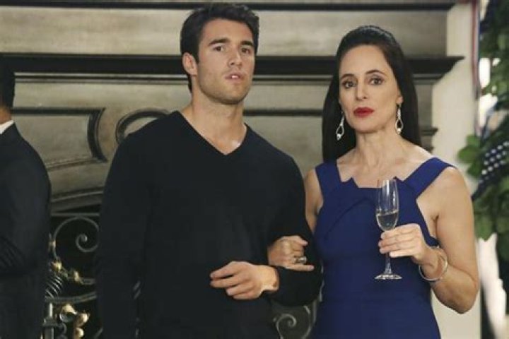 Daniel & Sarah Almost Kiss — Season 3 Episode 7 Recap – Hollywood Life