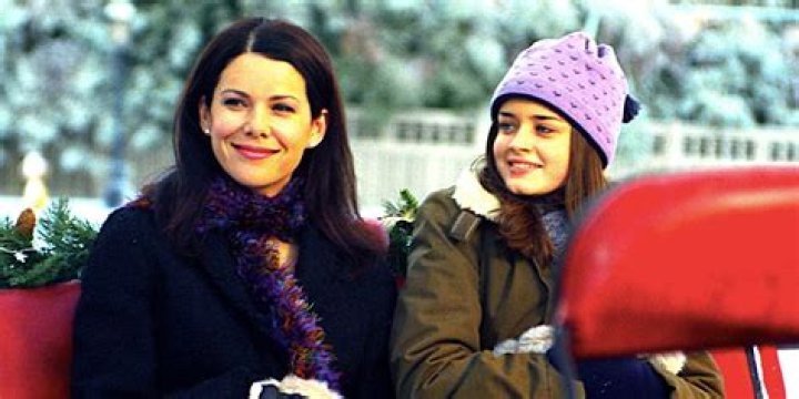 Richard’s Funeral In ‘Gilmore Girls’ Revival ‘Winter’ Episode — Recap – Hollywood Life