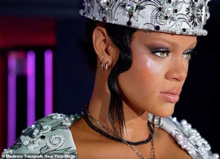 Rihanna’s Pope Headpiece Memes– Pics