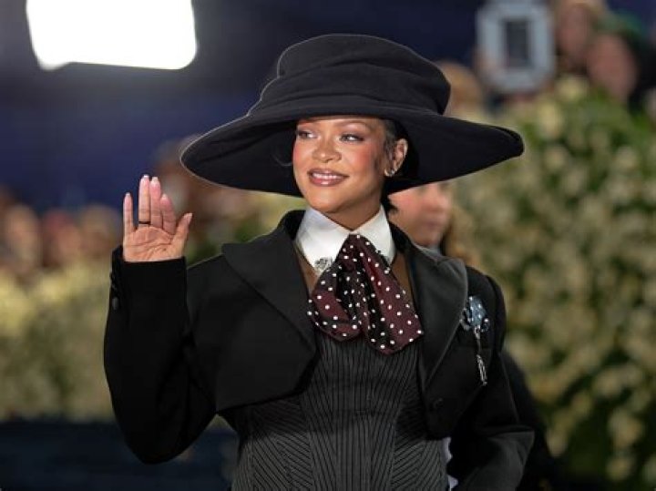 Rihanna Confirms She’s Recording New Music After Fans Hound Her For A New Album — See Pic