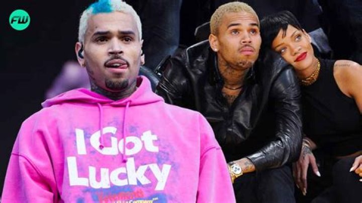 [PICS] Rihanna Loves Chris Brown — Posts Sexy Bedroom Pic On Twitter – Hollywood Life