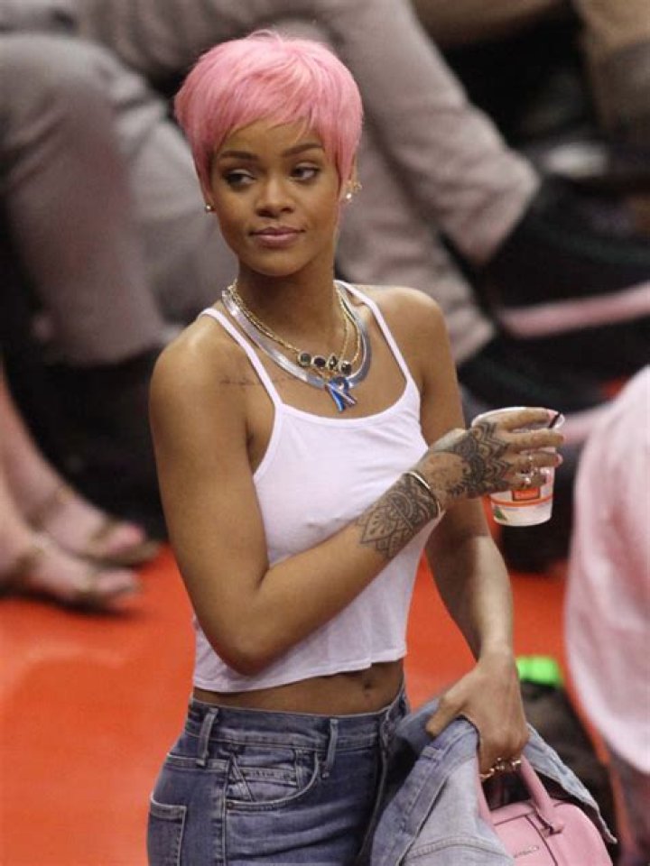 Rihanna Shows Nipples & New Pink Hair At NBA Playoff Game – Hollywood Life