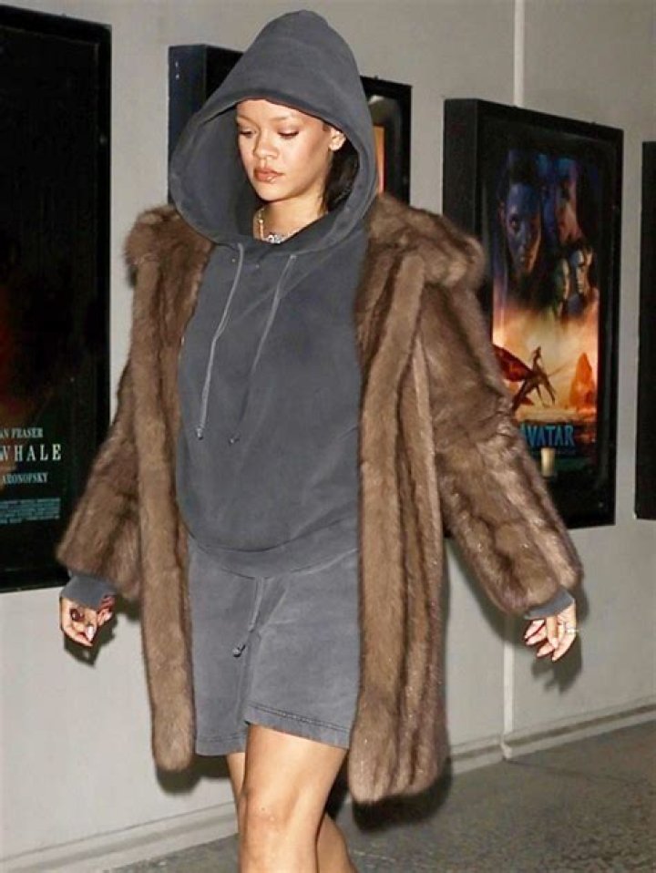 Rihanna’s Sweat Shorts & Fur Coat On Date With A$AP Rocky: Photos – Hollywood Life