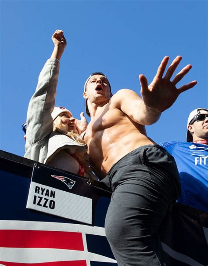 Rob Gronkowski Ditches His Shirt & Grinds On GF Camille Kostek During Patriots’ SB Parade