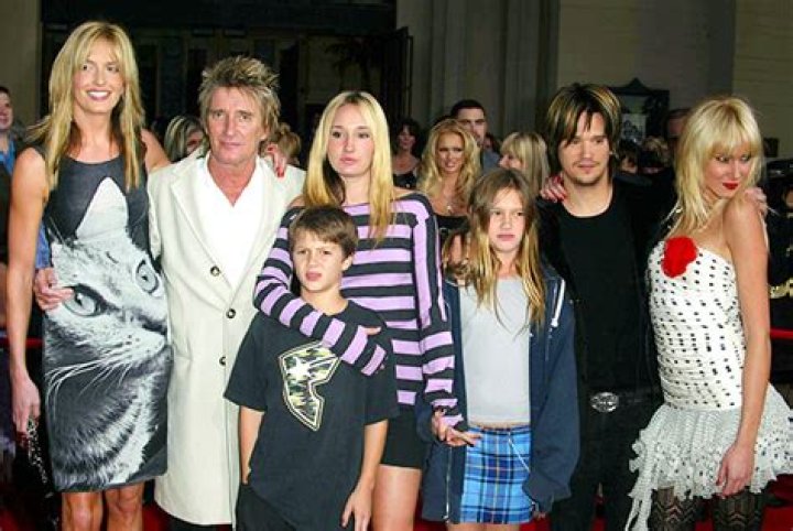 Rod Stewart Cuddles His New Grandkids, Otis & Liam, In New Photo – Hollywood Life