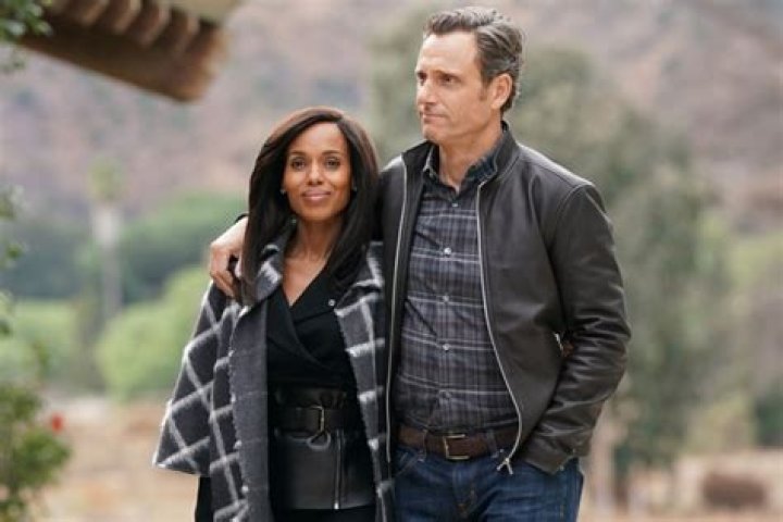 Tony Goldwyn Interview On Fitz’s Reaction To Olivia’s Abortion & More – Hollywood Life