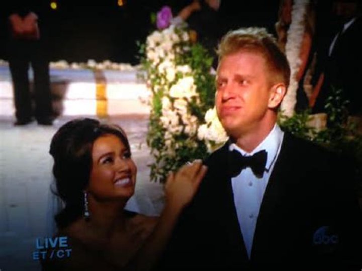 ‘Bachelor’ Sean Lowe Cried During His Wedding To Catherine Guidici – Hollywood Life