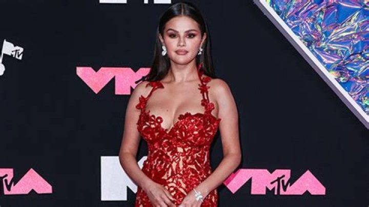 Selena Gomez Says ‘Who Cares’ to Viral Chris Brown VMA Video – Hollywood Life