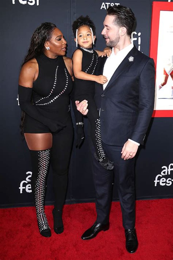 Serena Williams & Daughter Olympia Match At ‘King Richard’ Premiere – Hollywood Life