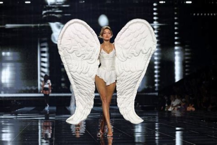 Victoria’s Secrets’ Biggest Superstars In Sexiest Runway Pics: Heidi Klum, Kendall Jenner & More