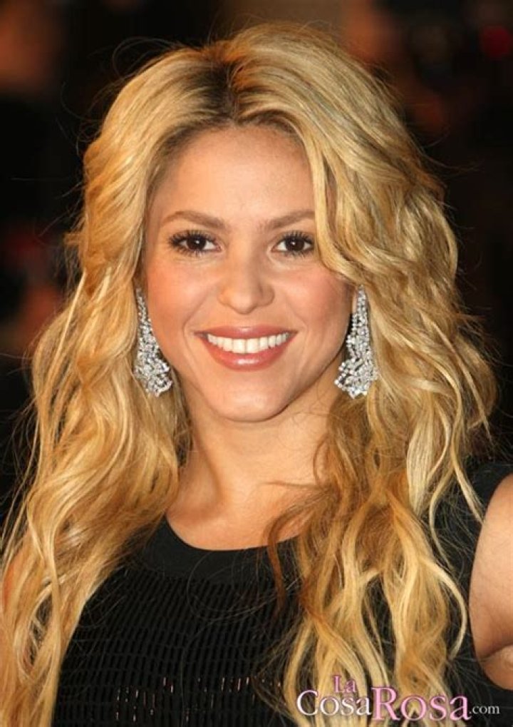 Shakira – Hollywood Life
