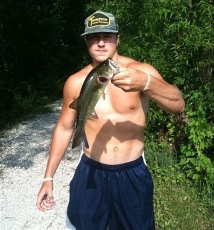 Shirtless Quarterbacks — Tom Brady & More Of The Hottest Abs In The NFL – Hollywood Life